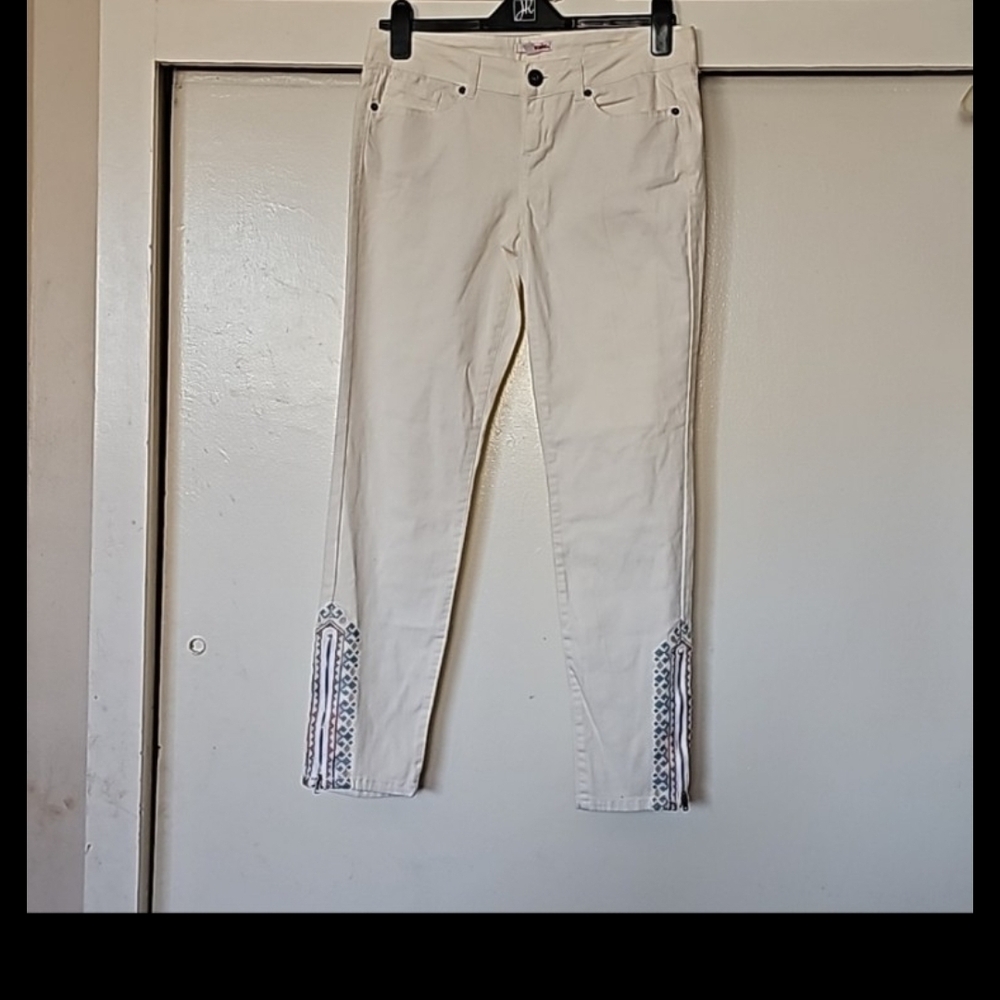 BONGO White Ankle Embroidered Cropped Jeans